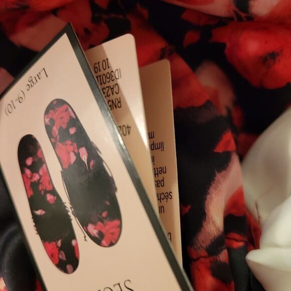 BRAND NEW VICTORIA SECRET FAUX FUR SLIPPED - Picture 4 of 16